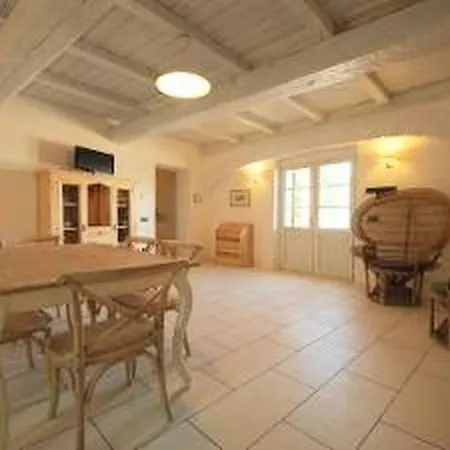 Vila Spoleto-poolside-sleeps-20pool, Jacuzzi, Gardens -a True Fantasy Spoleto
