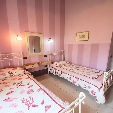 Vila Spoleto-poolside-sleeps-20pool, Jacuzzi, Gardens -a True Fantasy *