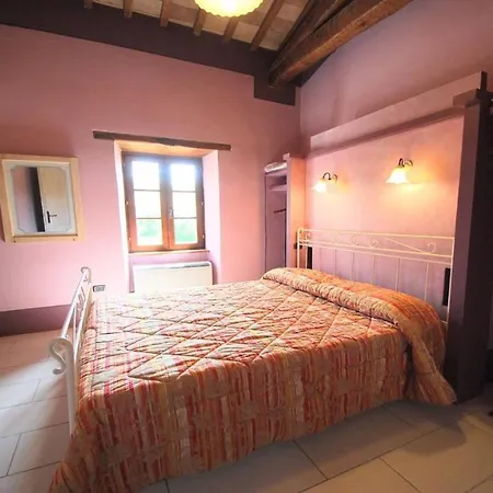 Vila Spoleto-poolside-sleeps-20pool, Jacuzzi, Gardens -a True Fantasy Spoleto