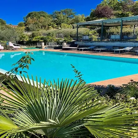 Vila Spoleto-poolside-sleeps-20pool, Jacuzzi, Gardens -a True Fantasy Spoleto