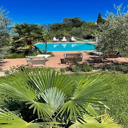 Vila Spoleto-poolside-sleeps-20pool, Jacuzzi, Gardens -a True Fantasy *