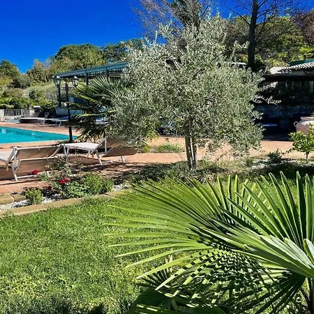 Vila Spoleto-poolside-sleeps-20pool, Jacuzzi, Gardens -a True Fantasy