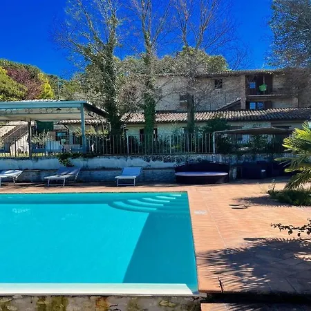Vila Spoleto-poolside-sleeps-20pool, Jacuzzi, Gardens -a True Fantasy Spoleto