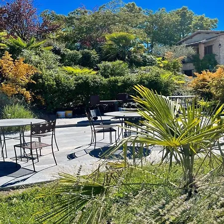 Spoleto-poolside-sleeps-20pool, Jacuzzi, Gardens -a True Fantasy