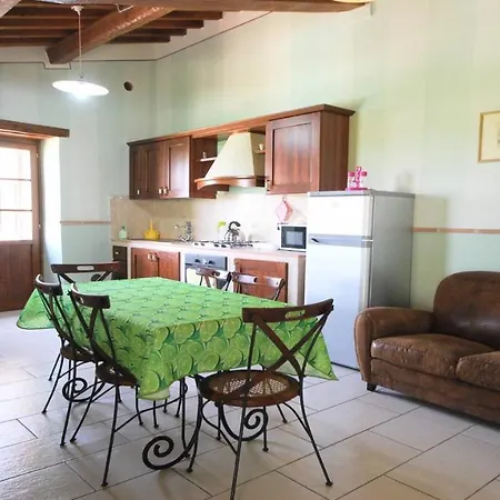 Spoleto-poolside-sleeps-20pool, Jacuzzi, Gardens -a True Fantasy *