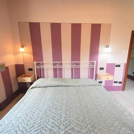 Spoleto-poolside-sleeps-20pool, Jacuzzi, Gardens -a True Fantasy * Spoleto