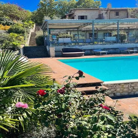 Spoleto-poolside-sleeps-20pool, Jacuzzi, Gardens -a True Fantasy