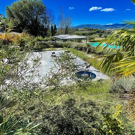 Spoleto-poolside-sleeps-20pool, Jacuzzi, Gardens -a True Fantasy Βίλα Σπολέτο