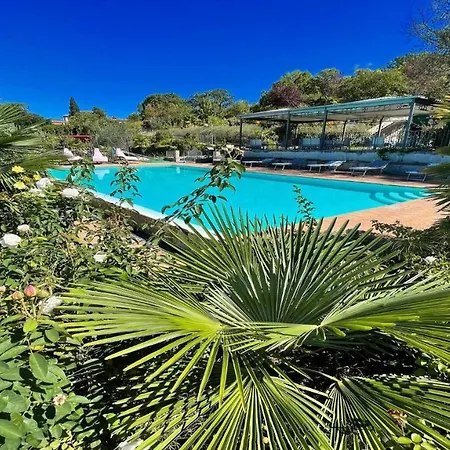 Spoleto-poolside-sleeps-20pool, Jacuzzi, Gardens -a True Fantasy