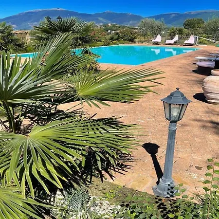 Spoleto-poolside-sleeps-20pool, Jacuzzi, Gardens -a True Fantasy Βίλα Σπολέτο