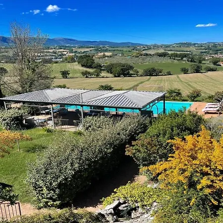 Vila Spoleto-poolside-sleeps-20pool, Jacuzzi, Gardens -a True Fantasy Spoleto